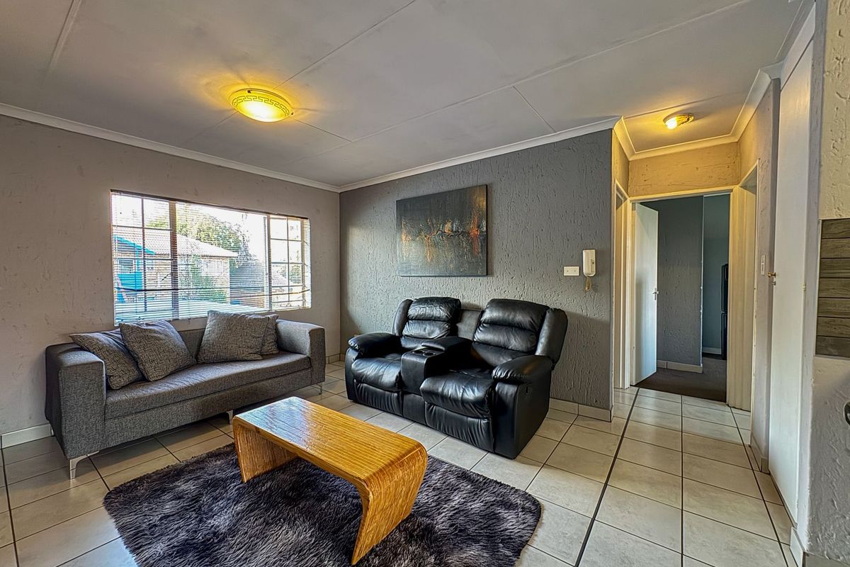 Charming Two-Bedroom Unit for Sale in Quiet Kenleaf - Photo 4