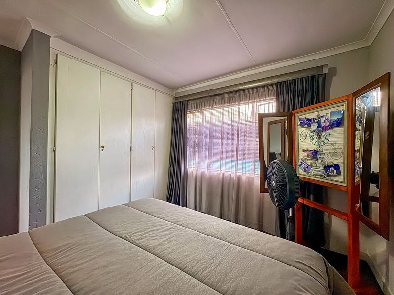 Charming Two-Bedroom Unit for Sale in Quiet Kenleaf - Photo 9