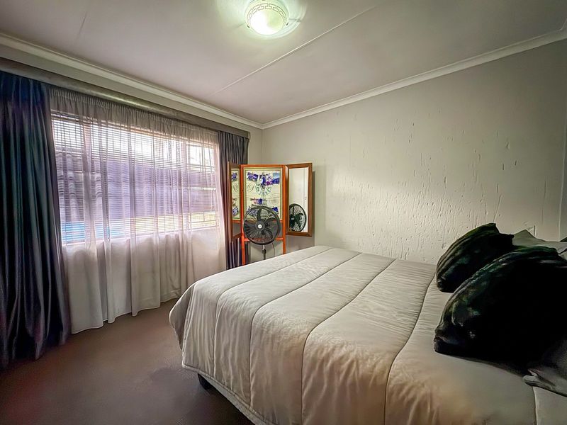 Charming Two-Bedroom Unit for Sale in Quiet Kenleaf - Photo 8