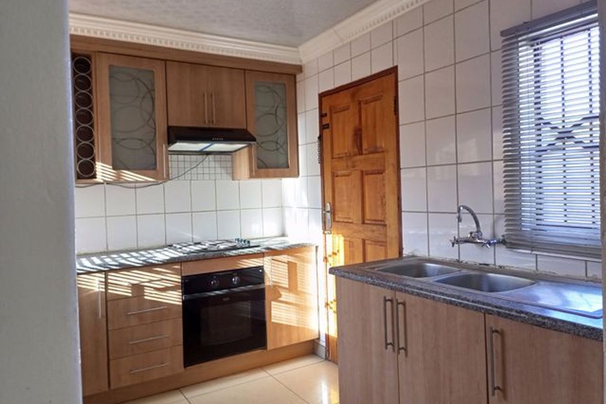 3 BEDROOM HOUSE TO RENT IN MAMELODI EAST FOR R6 000.00 - Photo 2