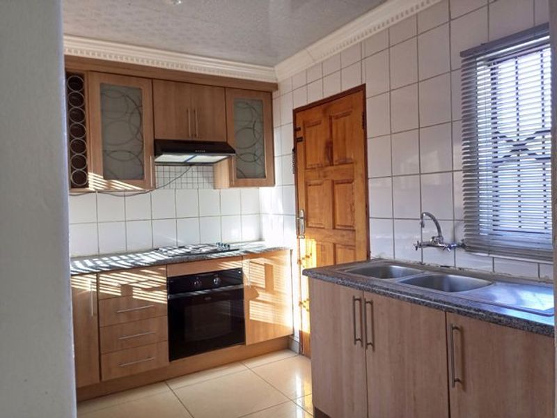 3 BEDROOM HOUSE TO RENT IN MAMELODI EAST FOR R6 000.00 - Photo 2