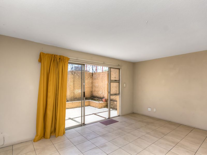 Charming 2-Bedroom Duplex with Outdoor Braai Area - Photo 9