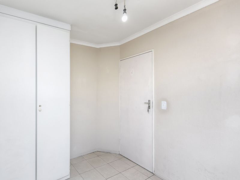 Charming 2-Bedroom Duplex with Outdoor Braai Area - Photo 6