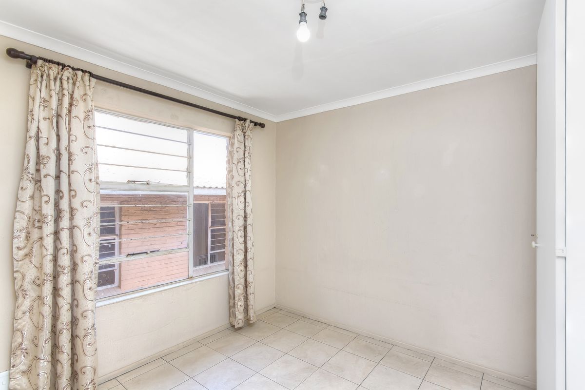 Charming 2-Bedroom Duplex with Outdoor Braai Area - Photo 5