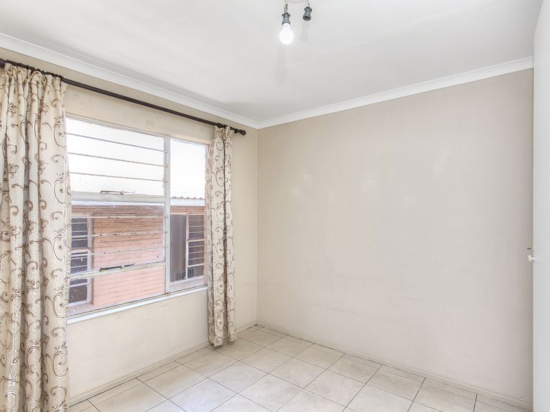 Charming 2-Bedroom Duplex with Outdoor Braai Area - Photo 5