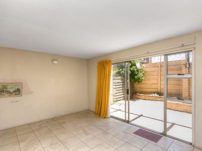 Charming 2-Bedroom Duplex with Outdoor Braai Area - Photo 8