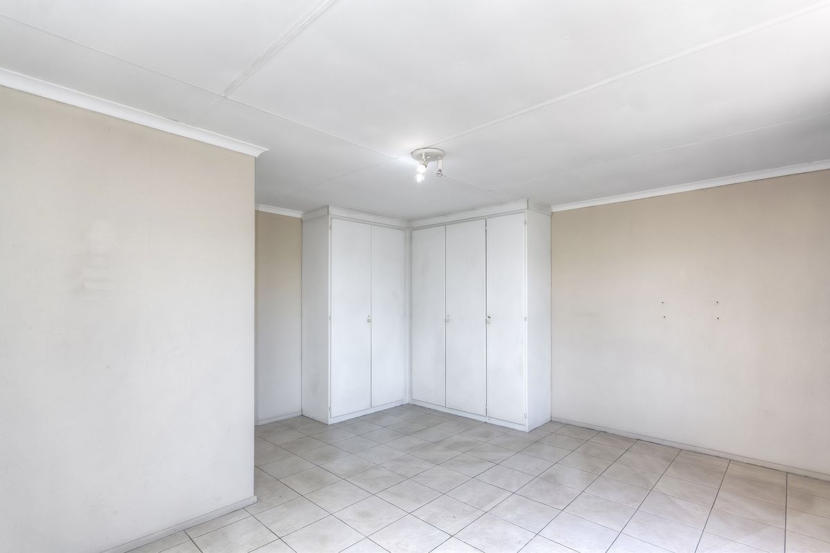 Charming 2-Bedroom Duplex with Outdoor Braai Area - Photo 3