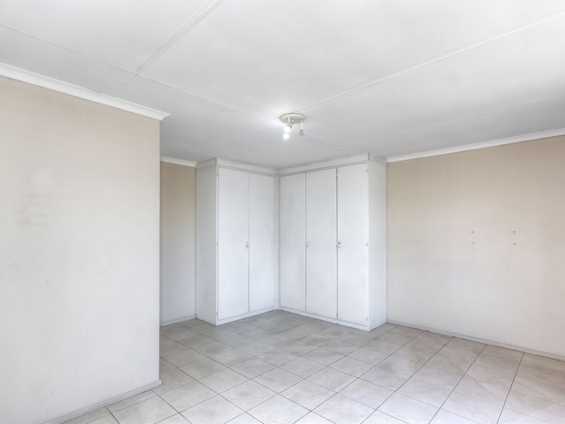 Charming 2-Bedroom Duplex with Outdoor Braai Area - Photo 3