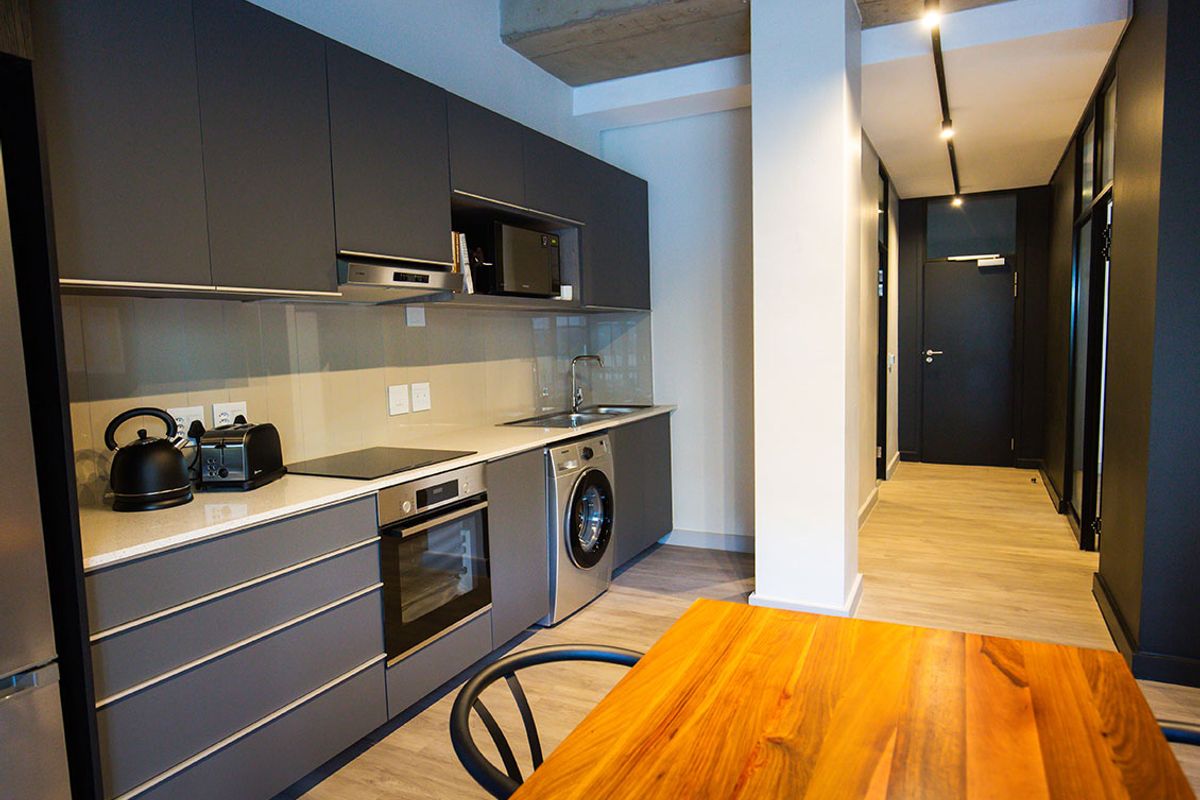 Furnished one bed one bath apartment - Photo 4