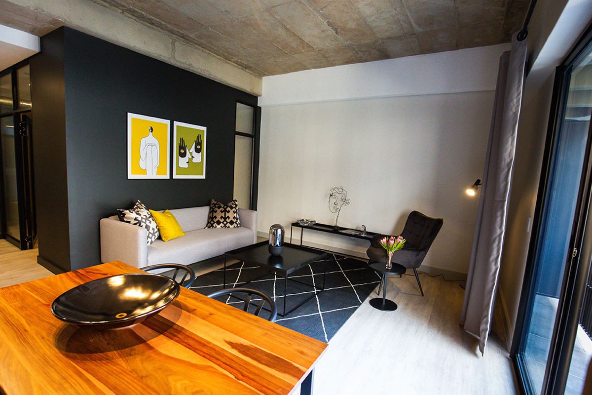 Furnished one bed one bath apartment - Photo 2