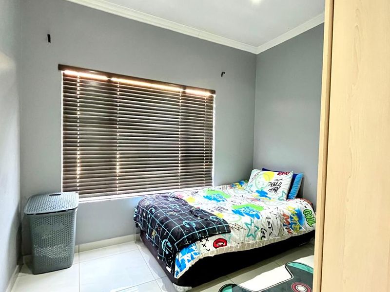 Stunning 3-Bedroom Duplex in a Highly Sought-After Complex - Photo 7