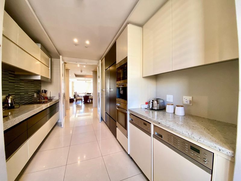 Luxury 2 Bed Apartment in Sandton Central! - Photo 3