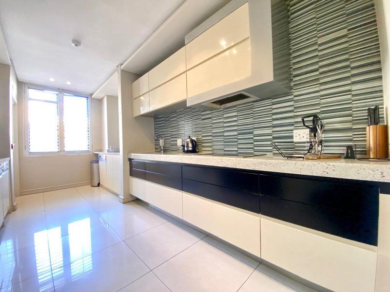 Luxury 2 Bed Apartment in Sandton Central! - Photo 10