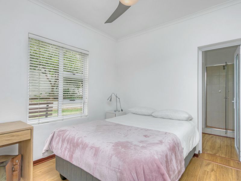 Spacious 5-Bedroom Cluster with Pool and Solar Backup in Bryanston East - 1st July 2026 - Photo 4