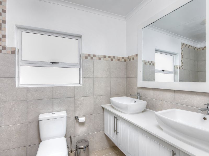 Spacious 5-Bedroom Cluster with Pool and Solar Backup in Bryanston East - 1st July 2026 - Photo 9