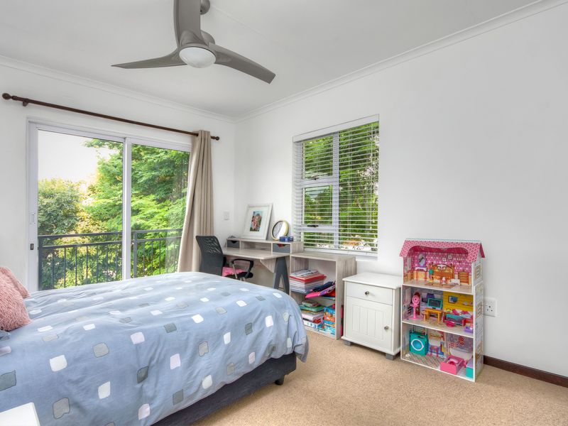 Spacious 5-Bedroom Cluster with Pool and Solar Backup in Bryanston East - 1st July 2026 - Photo 6