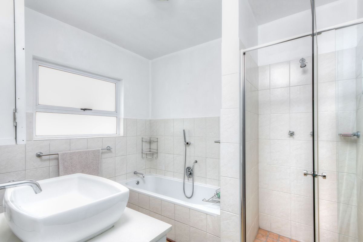 Spacious 5-Bedroom Cluster with Pool and Solar Backup in Bryanston East - 1st July 2026 - Photo 5