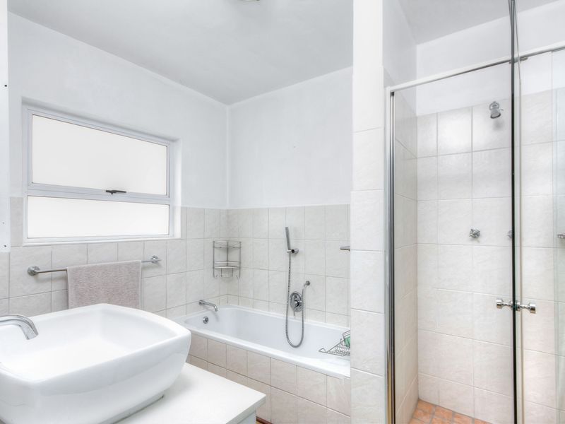 Spacious 5-Bedroom Cluster with Pool and Solar Backup in Bryanston East - 1st July 2026 - Photo 5