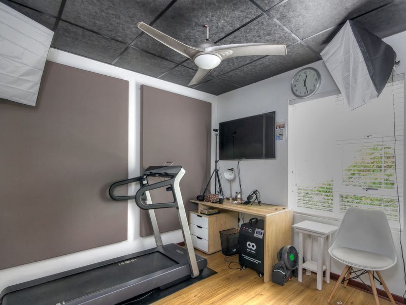 Spacious 5-Bedroom Cluster with Pool and Solar Backup in Bryanston East - 1st July 2026 - Photo 2