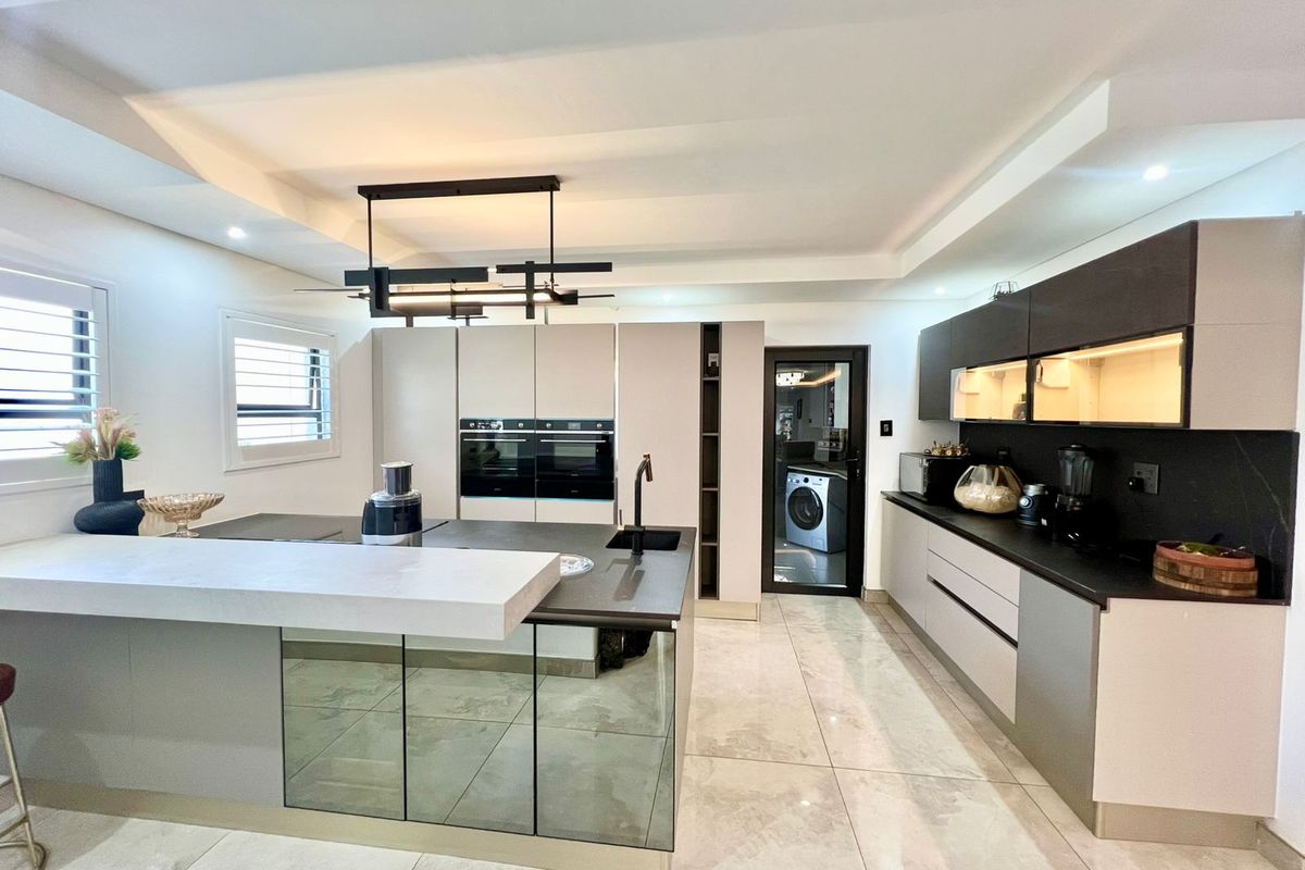 4 Bedroom House in Fourways for Rent - Photo 4