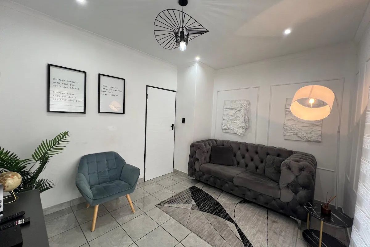 Fully Furnished - 2 Bedroom unit for Rent - Photo 4