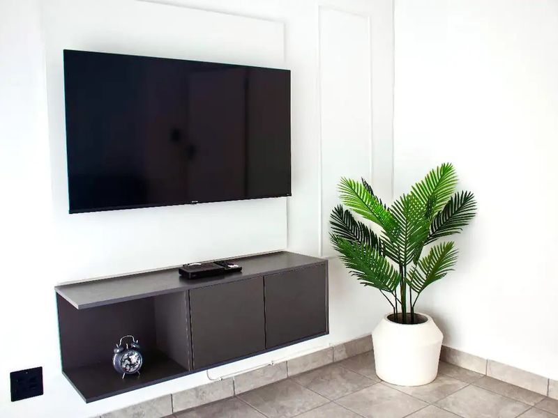 Fully Furnished - 2 Bedroom unit for Rent - Photo 3