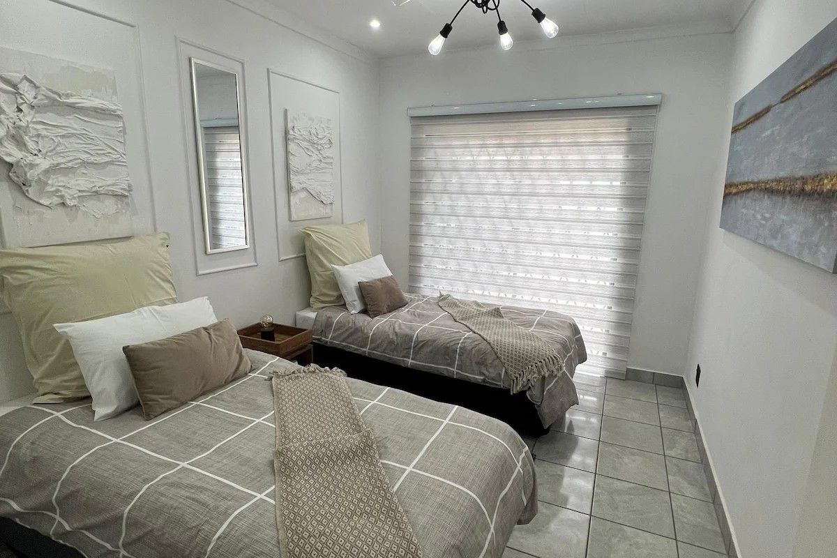 Fully Furnished - 2 Bedroom unit for Rent - Photo 2