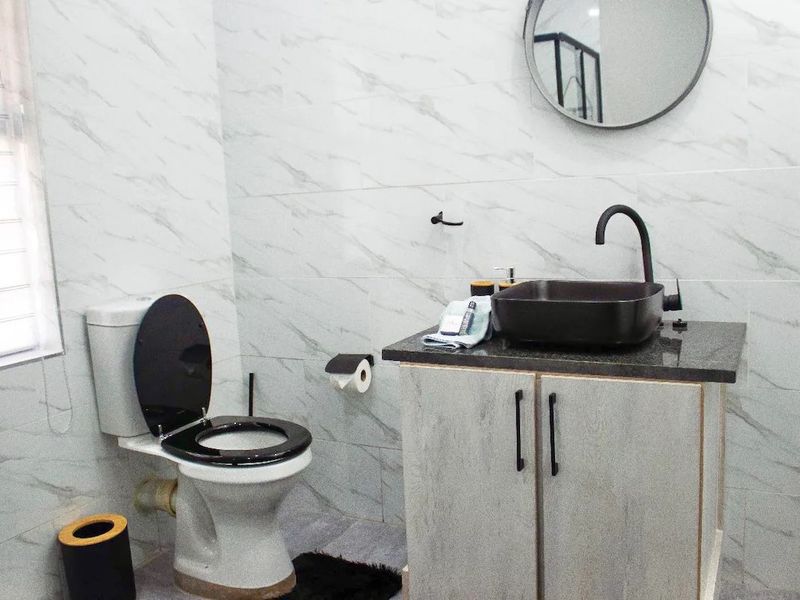 Fully Furnished - 2 Bedroom unit for Rent - Photo 7