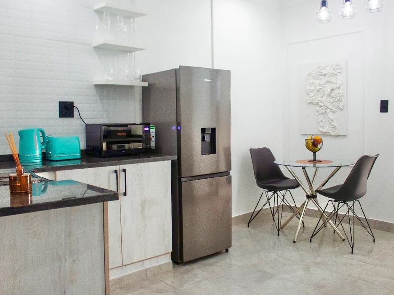 Fully Furnished - 2 Bedroom unit for Rent - Photo 6