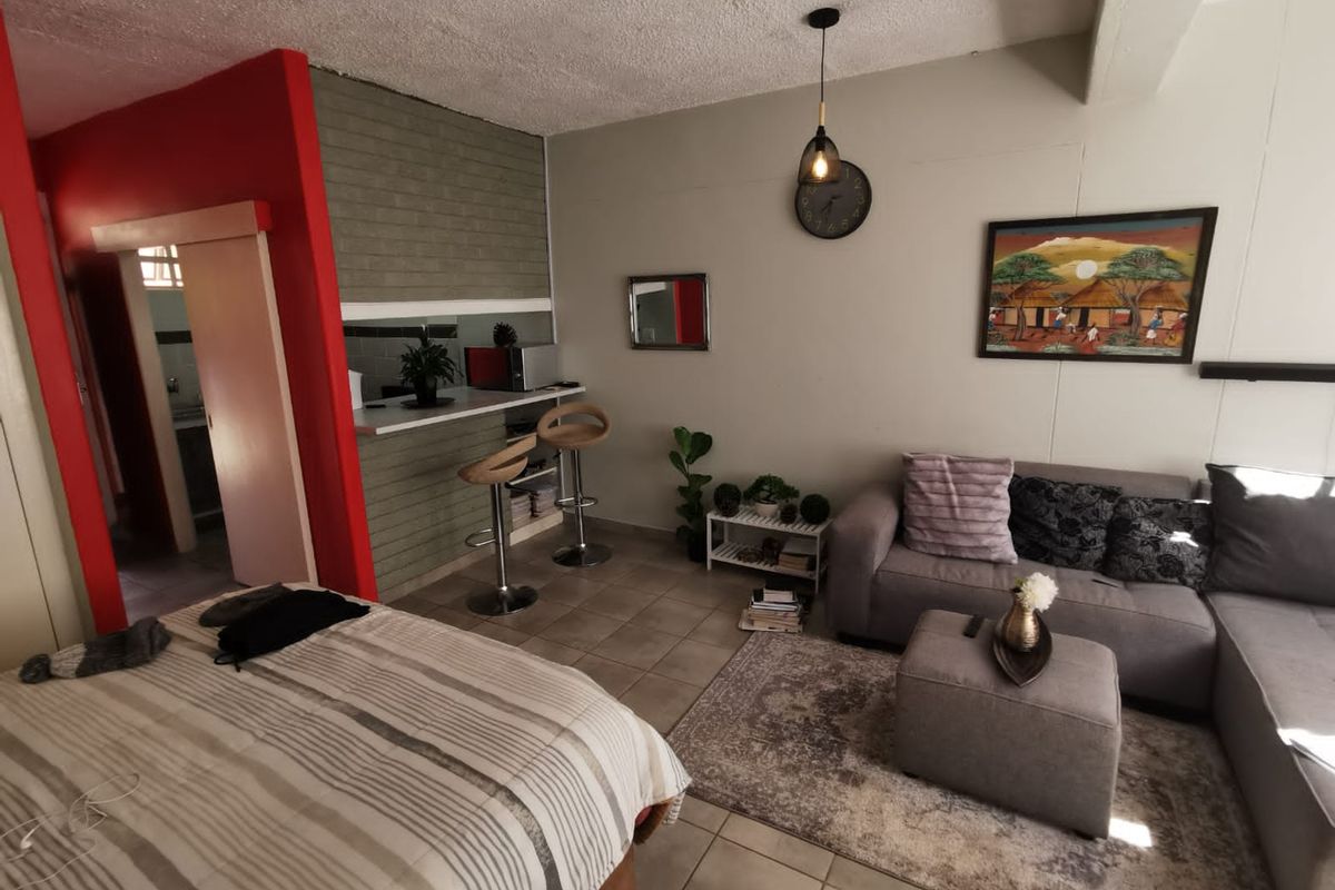 Bachelor Flat for Sale - Photo 2