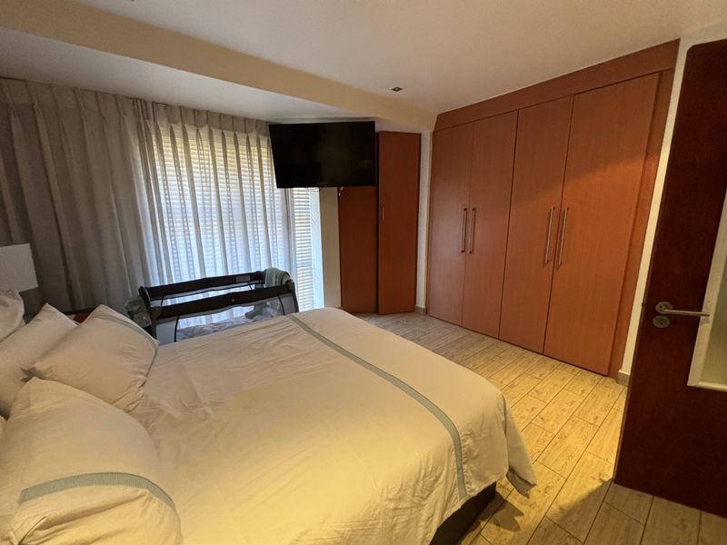 3 Bed 3.5 Bathroom apartment for sale in Hyde Park - Photo 9