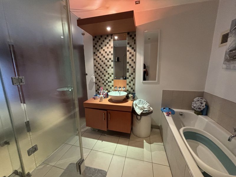 3 Bed 3.5 Bathroom apartment for sale in Hyde Park - Photo 10