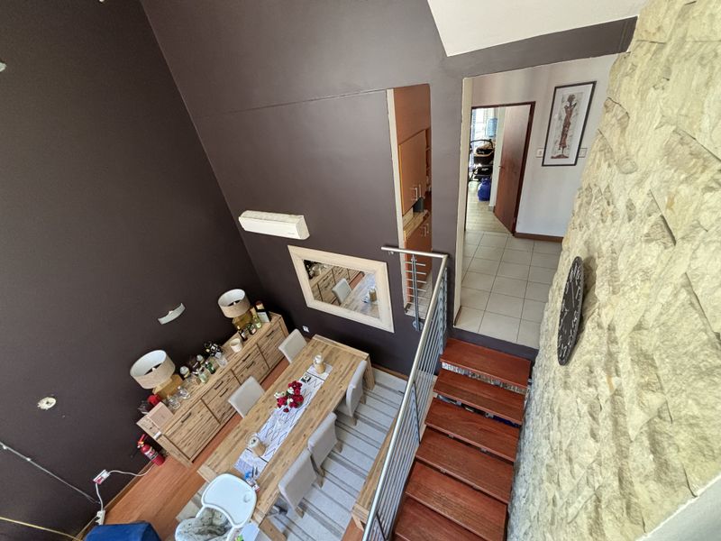 3 Bed 3.5 Bathroom apartment for sale in Hyde Park - Photo 4