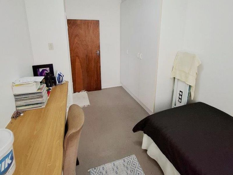 ADCOCKVALE 2 BED 1 BATH APARTMENT WITH SINGLE GARAGE FOR RENT - Photo 8