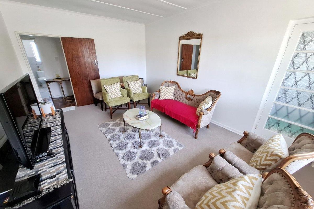 ADCOCKVALE 2 BED 1 BATH APARTMENT WITH SINGLE GARAGE FOR RENT - Photo 5