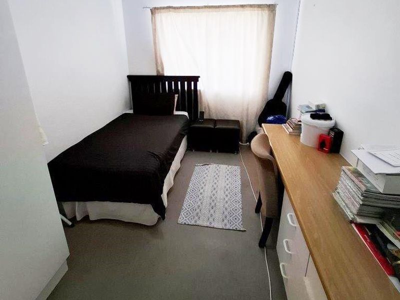 ADCOCKVALE 2 BED 1 BATH APARTMENT WITH SINGLE GARAGE FOR RENT - Photo 9