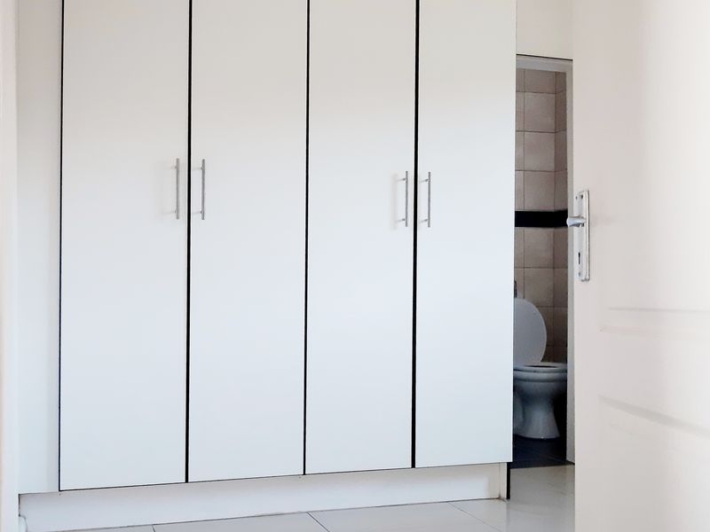 RICHMOND HILL 2 BED 2 BATH APARTMENT WITH PARKING FOR SALE - Photo 6