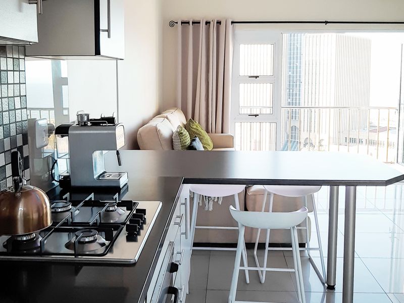 RICHMOND HILL 2 BED 2 BATH APARTMENT WITH PARKING FOR SALE - Photo 2