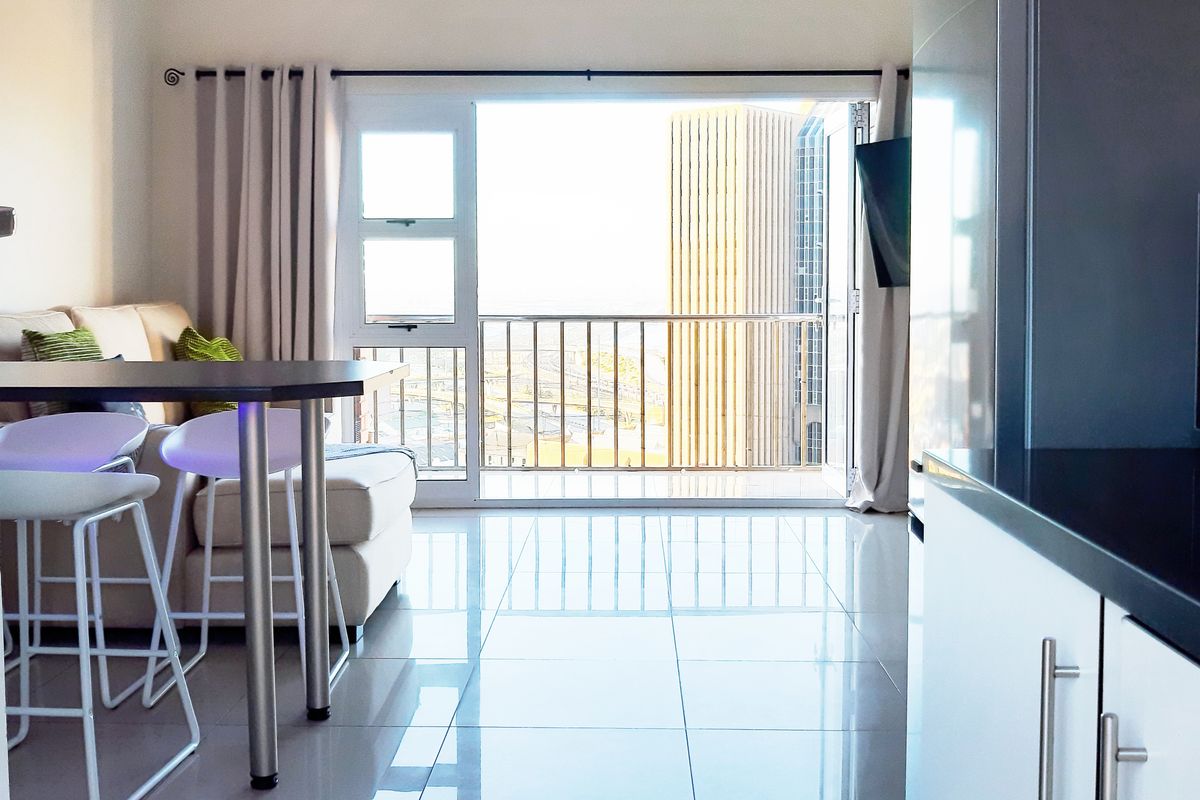 RICHMOND HILL 2 BED 2 BATH APARTMENT WITH PARKING FOR SALE - Photo 3