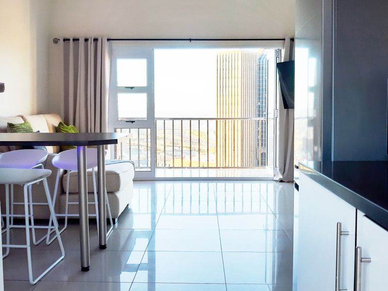 RICHMOND HILL 2 BED 2 BATH APARTMENT WITH PARKING FOR SALE - Photo 3