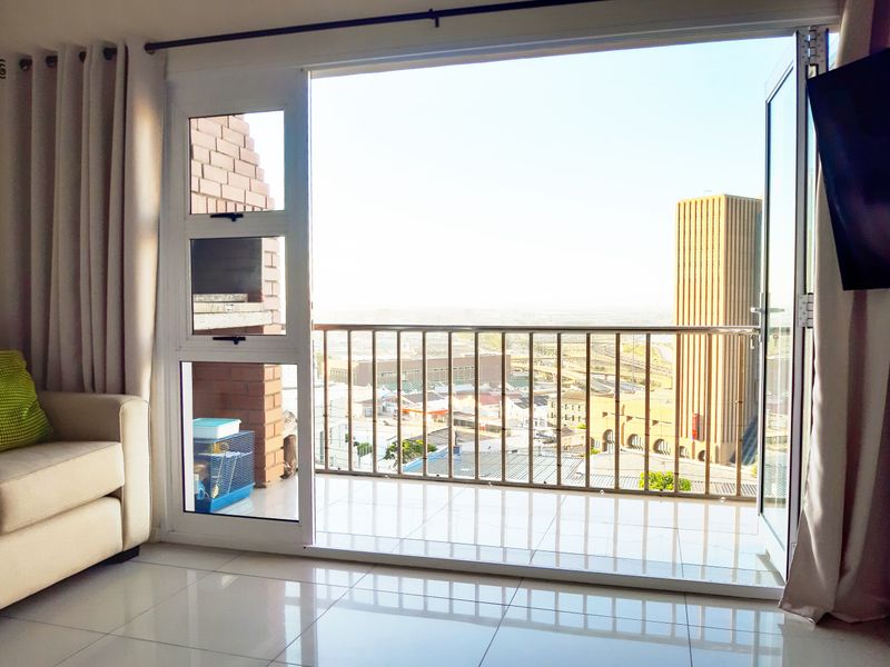 RICHMOND HILL 2 BED 2 BATH APARTMENT WITH PARKING FOR SALE - Photo 4