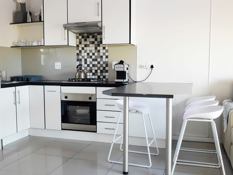 RICHMOND HILL 2 BED 2 BATH APARTMENT WITH PARKING FOR SALE - Photo 1