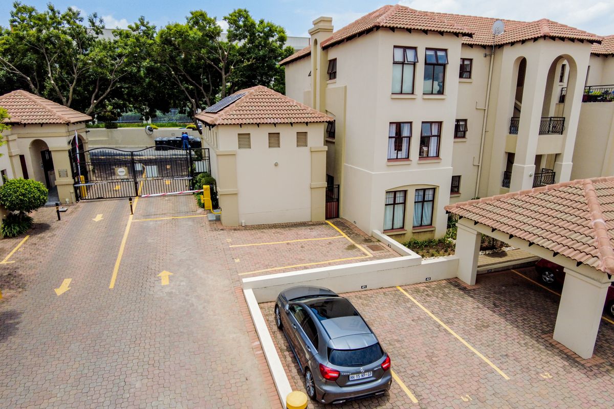 FOR SALE: Modern & Spacious 2-Bedroom Apartment in Bryanston East-Tenanted - April 2026 - Photo 2