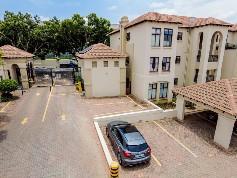 FOR SALE: Modern & Spacious 2-Bedroom Apartment in Bryanston East-Tenanted - April 2026 - Photo 2