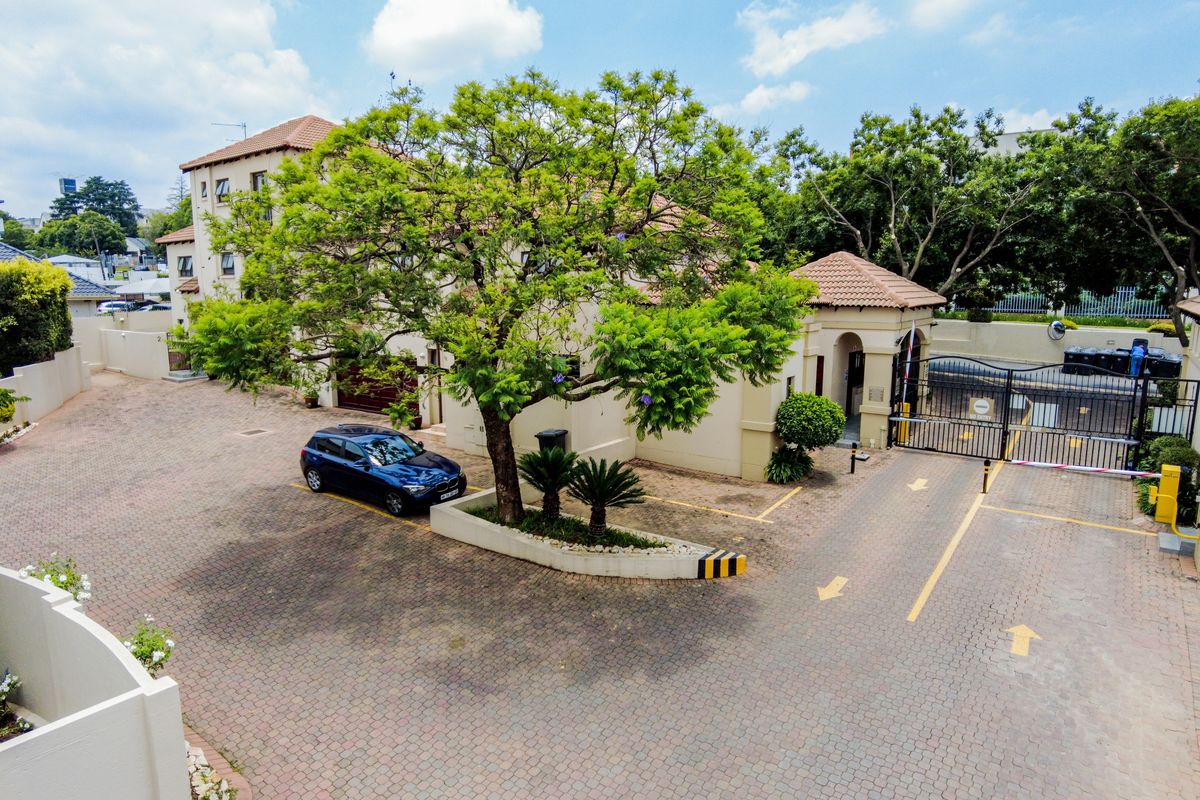 FOR SALE: Modern & Spacious 2-Bedroom Apartment in Bryanston East-Tenanted - April 2026 - Photo 3