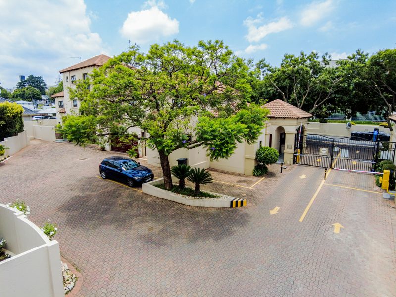 FOR SALE: Modern & Spacious 2-Bedroom Apartment in Bryanston East-Tenanted - April 2026 - Photo 3
