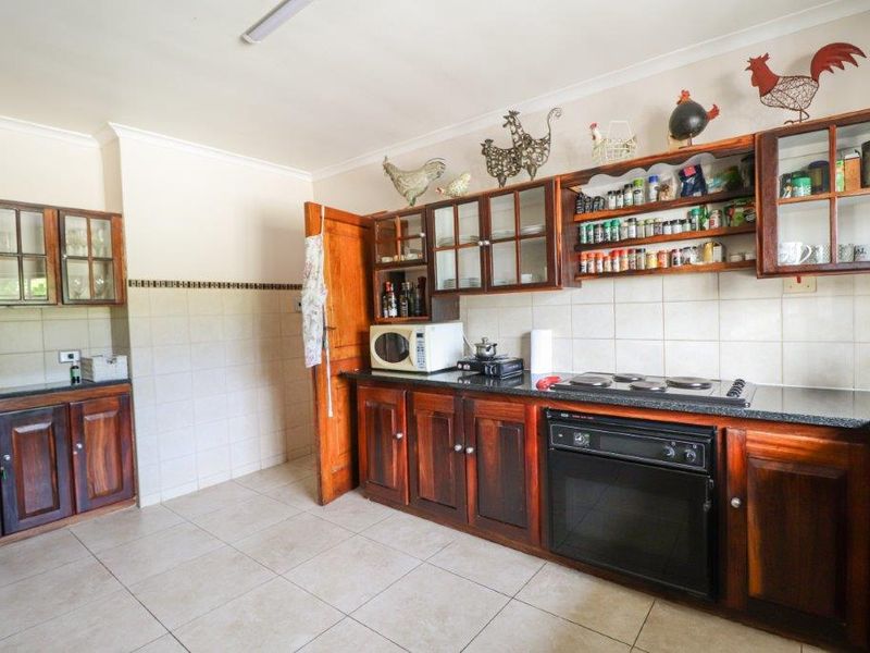 THEESCOMBE 4 BED 2.5 BATH HOUSE WITH DOUBLE GARAGE FOR RENT - Photo 9