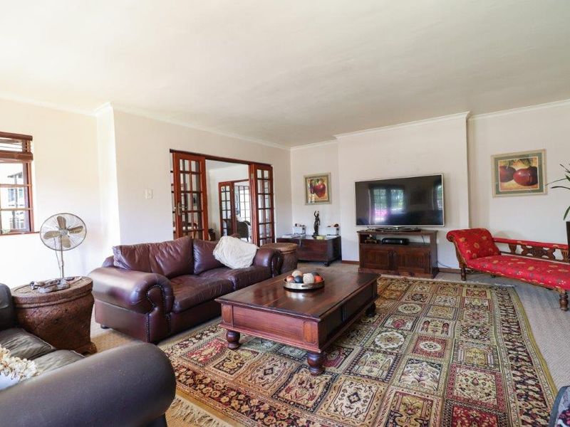 THEESCOMBE 4 BED 2.5 BATH HOUSE WITH DOUBLE GARAGE FOR RENT - Photo 7