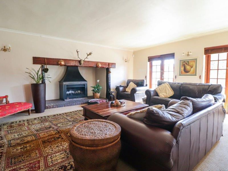THEESCOMBE 4 BED 2.5 BATH HOUSE WITH DOUBLE GARAGE FOR RENT - Photo 6