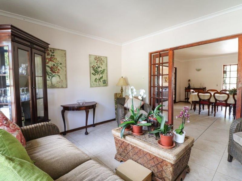THEESCOMBE 4 BED 2.5 BATH HOUSE WITH DOUBLE GARAGE FOR RENT - Photo 4